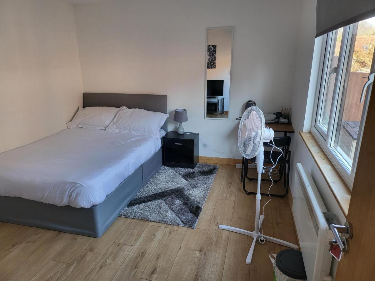 Midway Hotel Watford  Ngoại thất bức ảnh